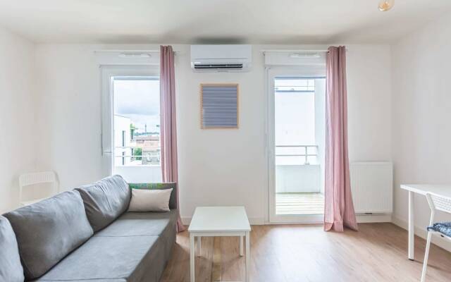 Spacious Apartment for 4 People in Bordeaux!
