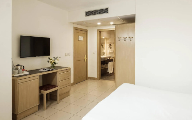 Diplomat Hotel