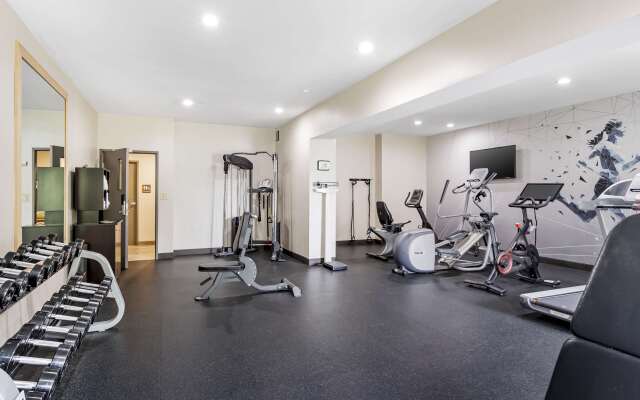 Best Western Plus Bourbonnais Hotel & Suites