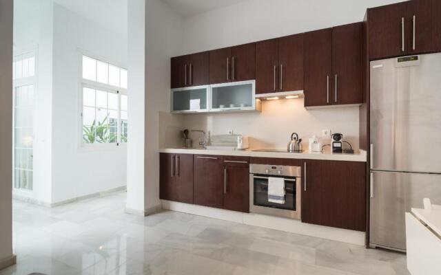 ML1C-Prime Location Marble Apartment with Patios