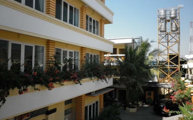 Top Star Hotel