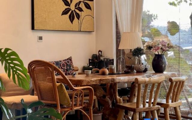 Yuehu Lakeview Guesthouse