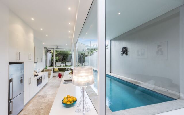 Stylish 3 Bedroom Pool House In Surry Hills