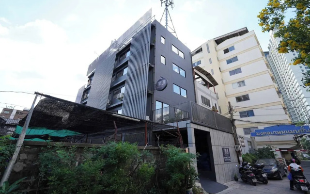 RQ Bangkok Huai Khwang by Collection O