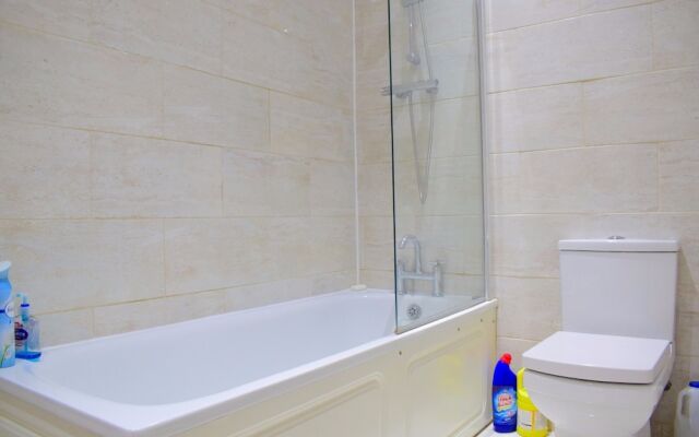 Minimalist Flat in Trendy Brixton