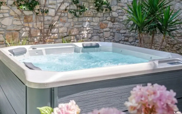 Villa Stone Pearl - Two Bedroom Holiday House With Pool