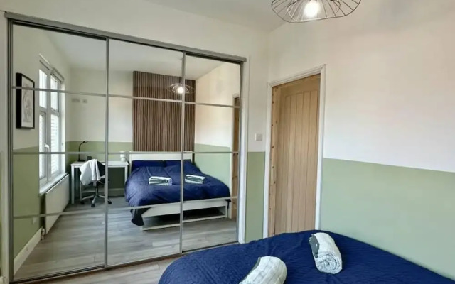 Luxury 4-bed 3 Bathroom House in Leicester City
