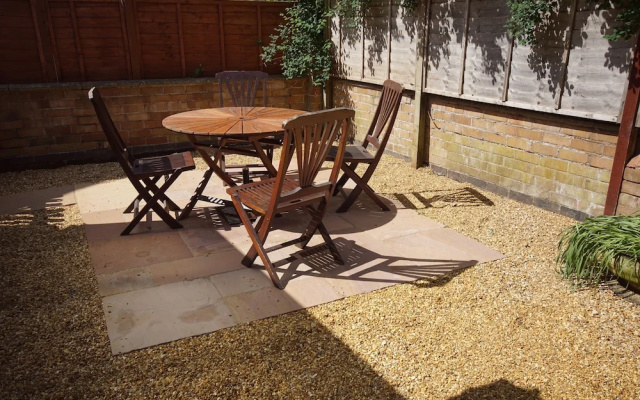 Vale View - Sleeps 6 - Pets Ok - Garden - Parking
