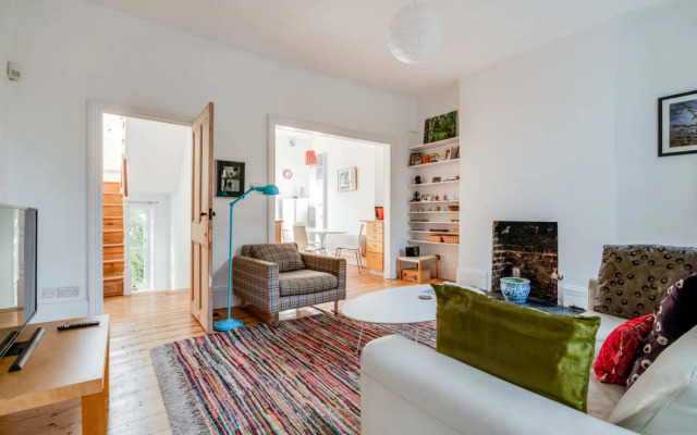 Bright Two Bedroom Apartment Near Vibrant Camden Town