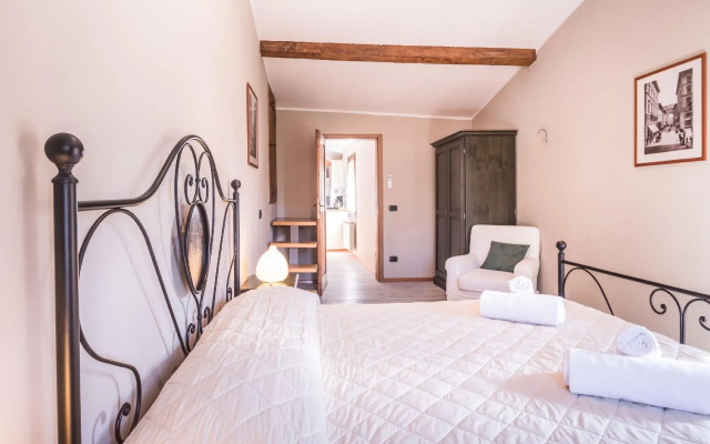 A Few Steps to The Duomo Beautiful 2BD Apt
