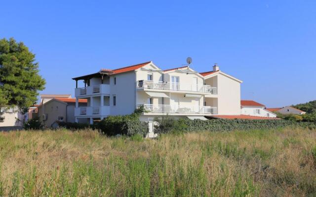 Lias - With Restaurant - A4