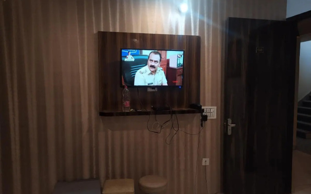 OYO 82741 Mohan Garden Stays