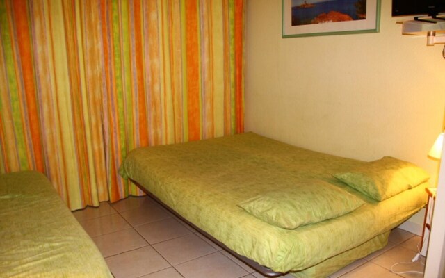 Studio in Saint-raphaël, With Pool Access, Furnished Terrace and Wifi