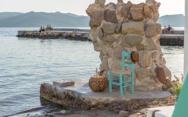 Turquoise Boathouse in Klima II