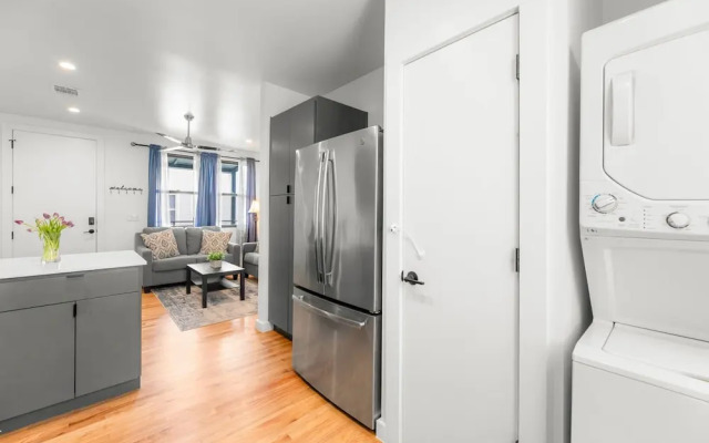 2-Bedroom East Austin Condo-Free Parking