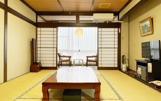 Hotel Yamabuki – Guest Rooms – Komagane