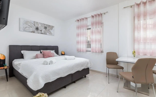 Marine Lux apartments
