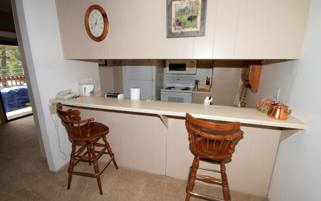 Discovery 4 Condominiums