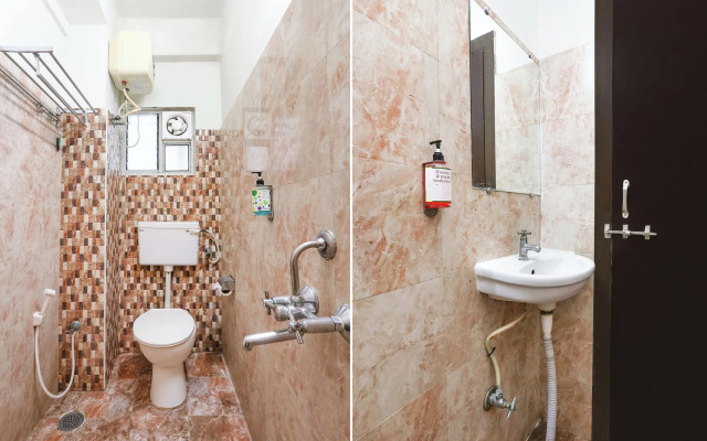 OYO Flagship 69518 Blue Dawn Dlf