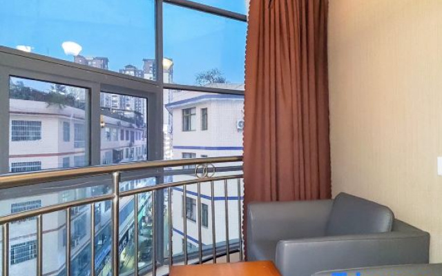 Shangqian Yiju Business Travel Hotel