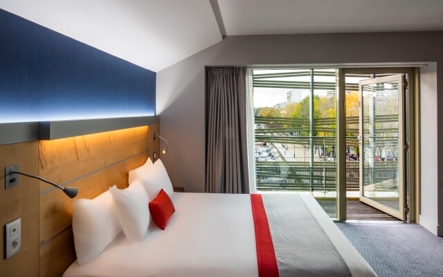 Holiday Inn Express Paris-Canal de la Villette, an IHG Hotel
