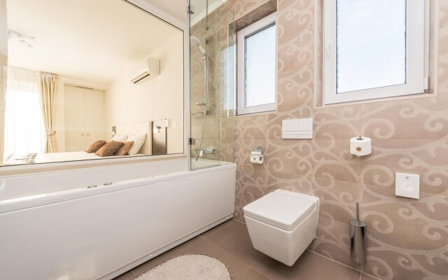 Nice Home in Novalja With Wifi and 2 Bedrooms