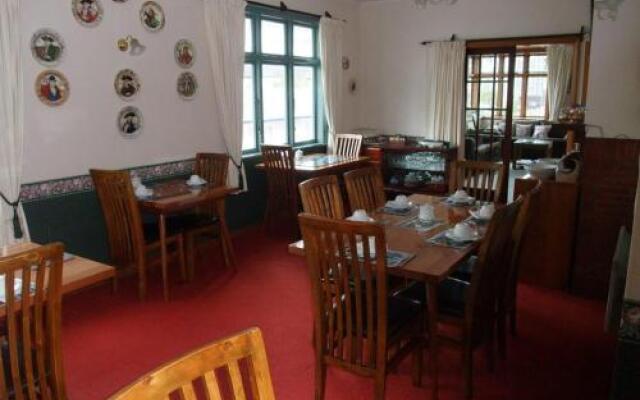 Picton House B&B and Motel