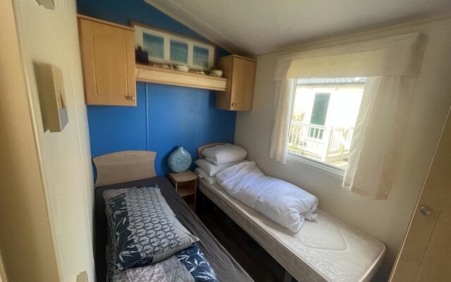 Delightful 3 Bedroom Caravan With Decking Heacham