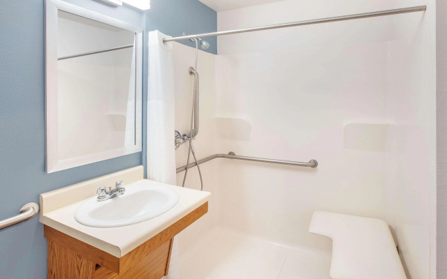 WoodSpring Suites Bentonville