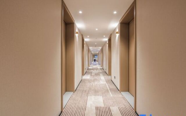 Starway Hotel (Ningbo Railway Station South Square)