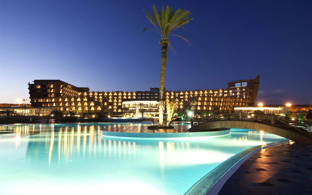 Noah's Ark Deluxe Hotel & Spa