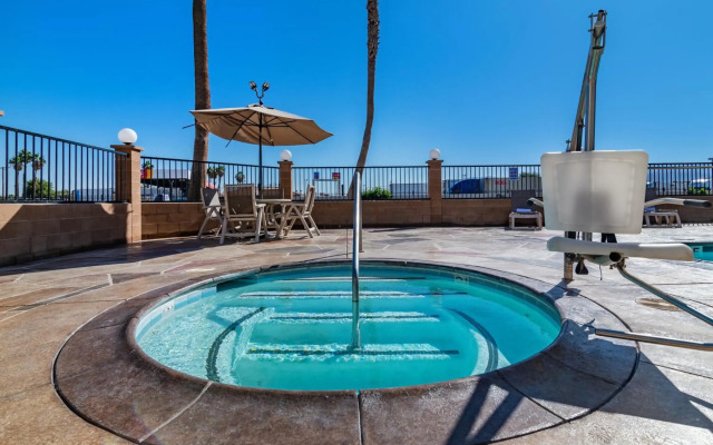 Rodeway Inn & Suites Thousand Palms - Rancho Mirage
