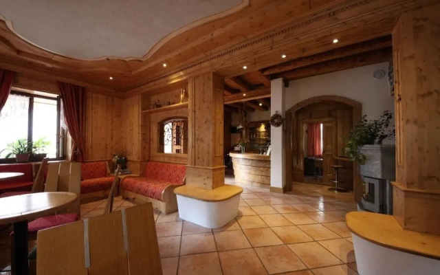 Albergo Centrale Forni