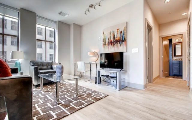 10 Light by Global Luxury Suites