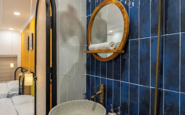 Little Balcony Hang Ca