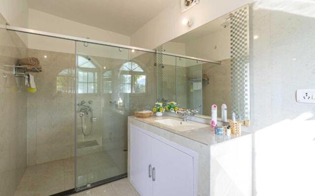 StayVista at Brickwood Hill with Outdoor Infinity Pool & Jacuzzi