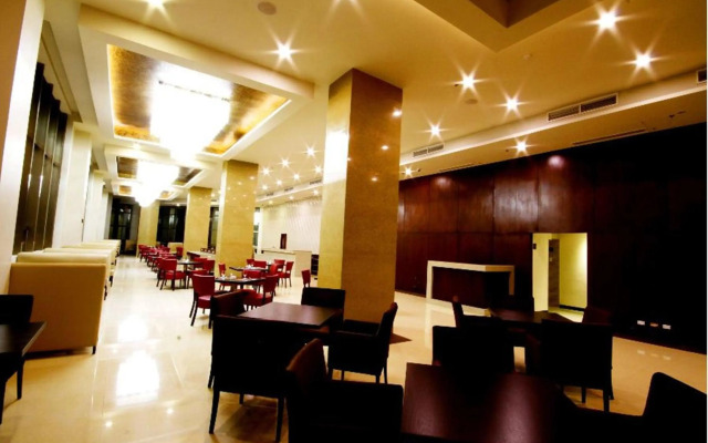 Mandarin Plaza Hotel