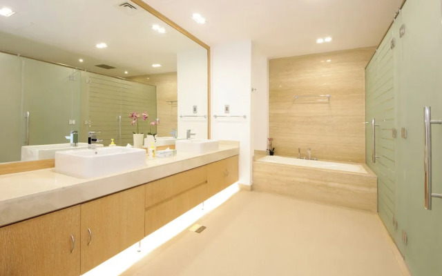 Royal Retreat Villa at Nurai Island