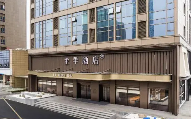 Quanji Hotel (Nanchang Honggutan Provincial Museum Riverside)