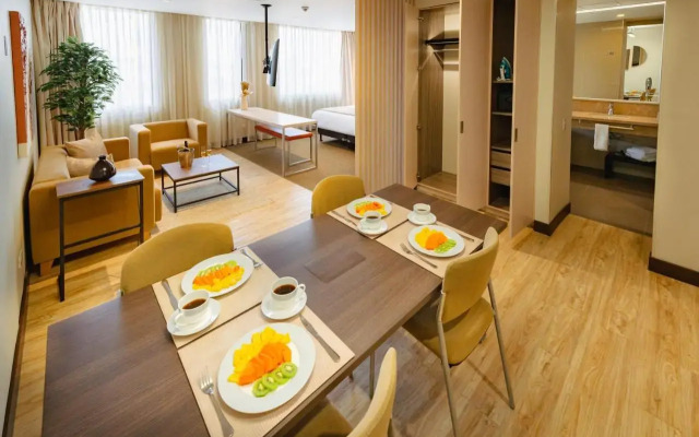 Liv Hotel Zona G