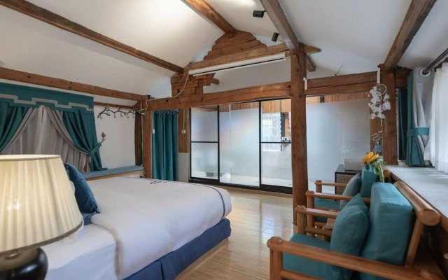 Lijiang Shu He Shangshanruoshui Inn