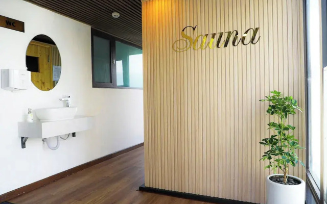 Golden Lotus Luxury Hotel Da Nang