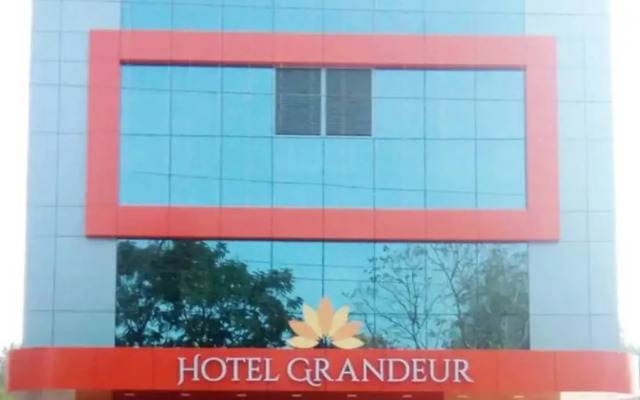 OYO 7223 Hotel Grandeur UNA Smart