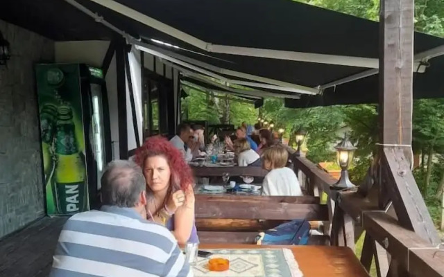 Queen Teuta Palace Resort