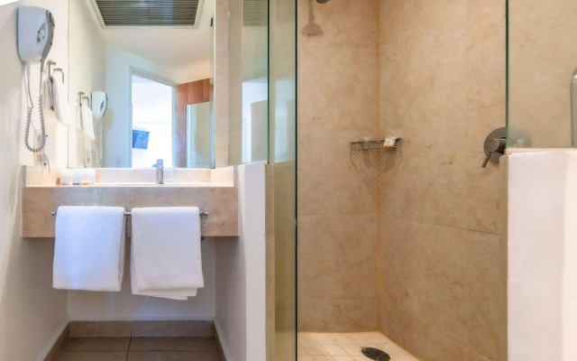 Sleep Inn Leon Antares Hotel