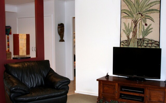 Moorooba Crescent, 18