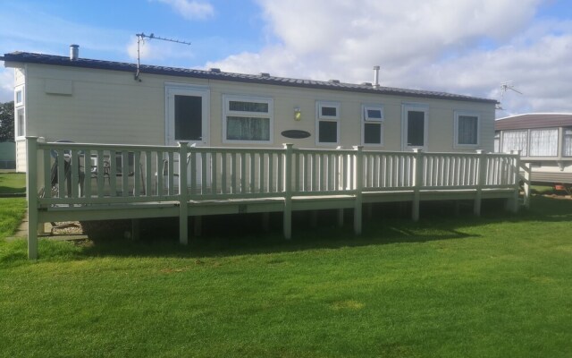 Inviting 3-bed Caravan in Skegness