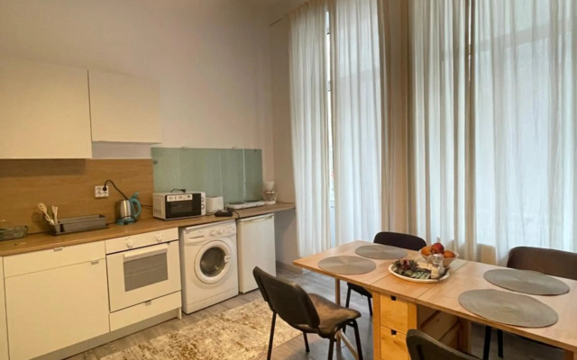 Studio Piata Amzei NR.1 (8 D)