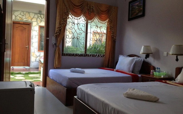 Golden River Resort