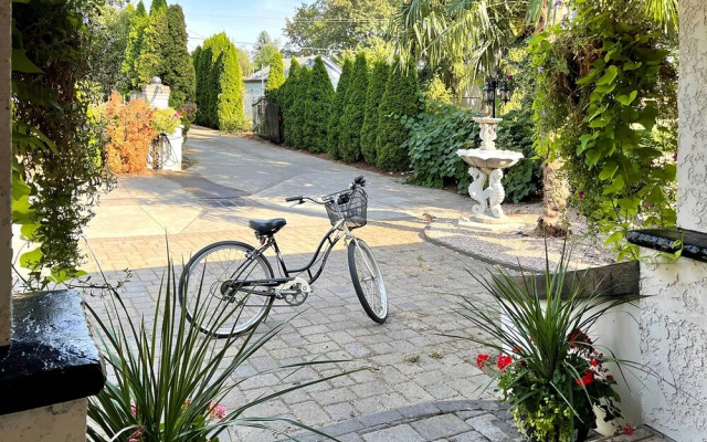 Well-appointed Milwaukie Home: Great Location